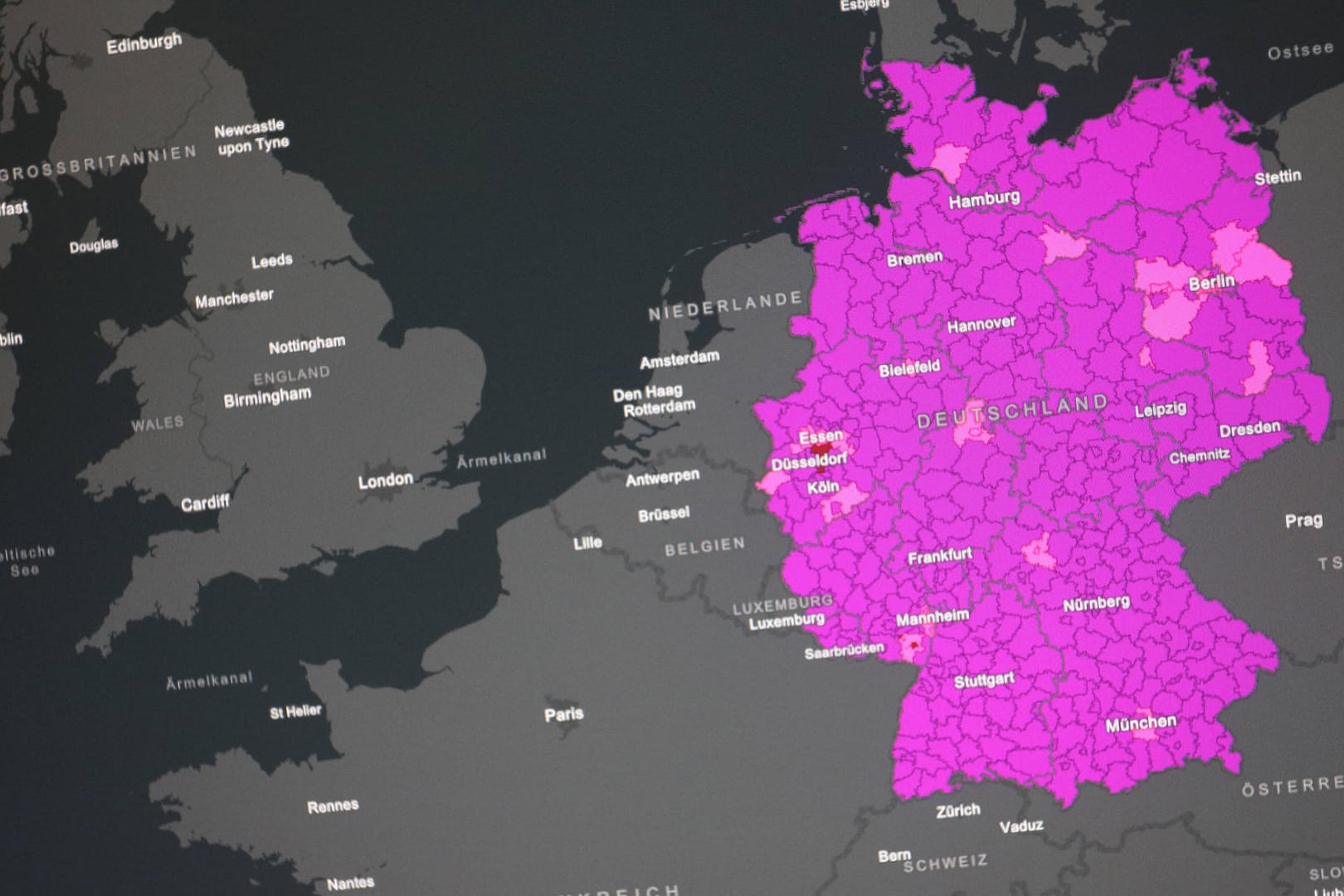 Dashboard des Rober-Koch-Institut: Die Inzidenz ist deutschlandweit weiter auf hohem Niveau.