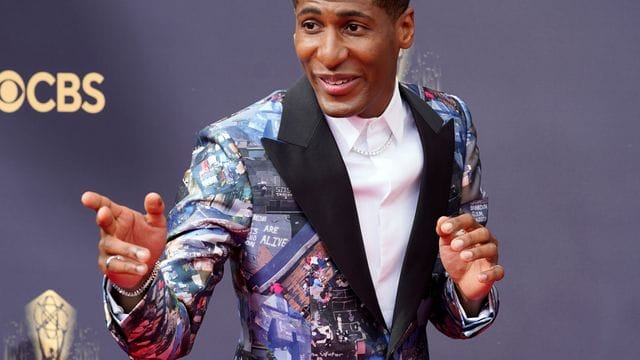 Jon Batiste geht mit elf Nominierungen ins Grammy-Rennen.