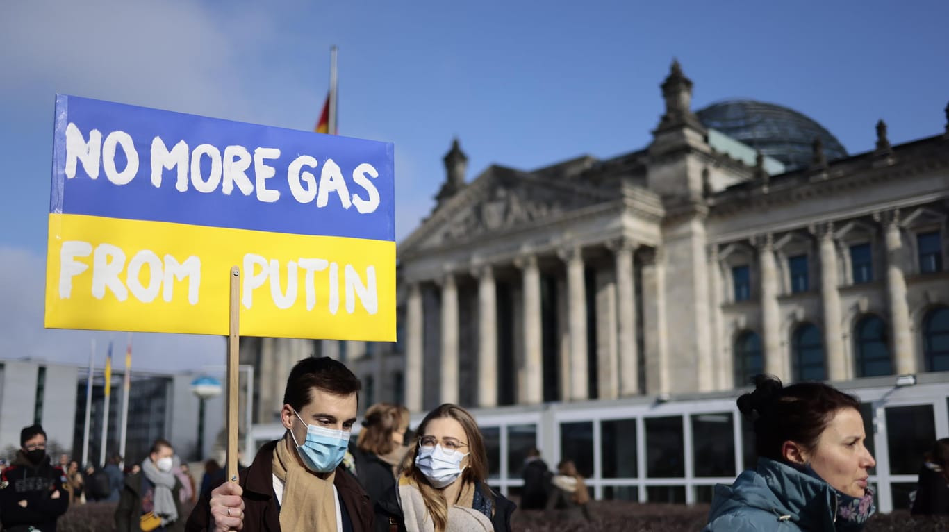Forderung eines Gas-Embargos: Wegen seiner hohen Abhängigkeit zu Russland steht Deutschland in der Kritik.