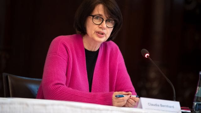 Claudia Bernhard (Linke) bei einem Pressetermin (Archivbild): Die Krankenhäuser in Bremen sind aktuell stark belastet.