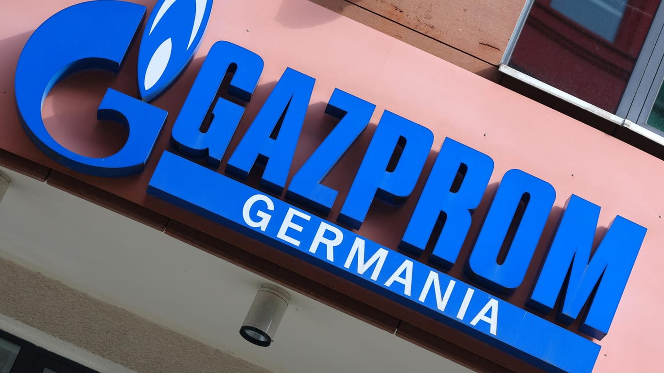Logo von Gazprom Germania (Symbolbild): Der Gazprom-Konzern stößt nach eigenen Angaben seine Beteiligung an dem Unternehmen ab.