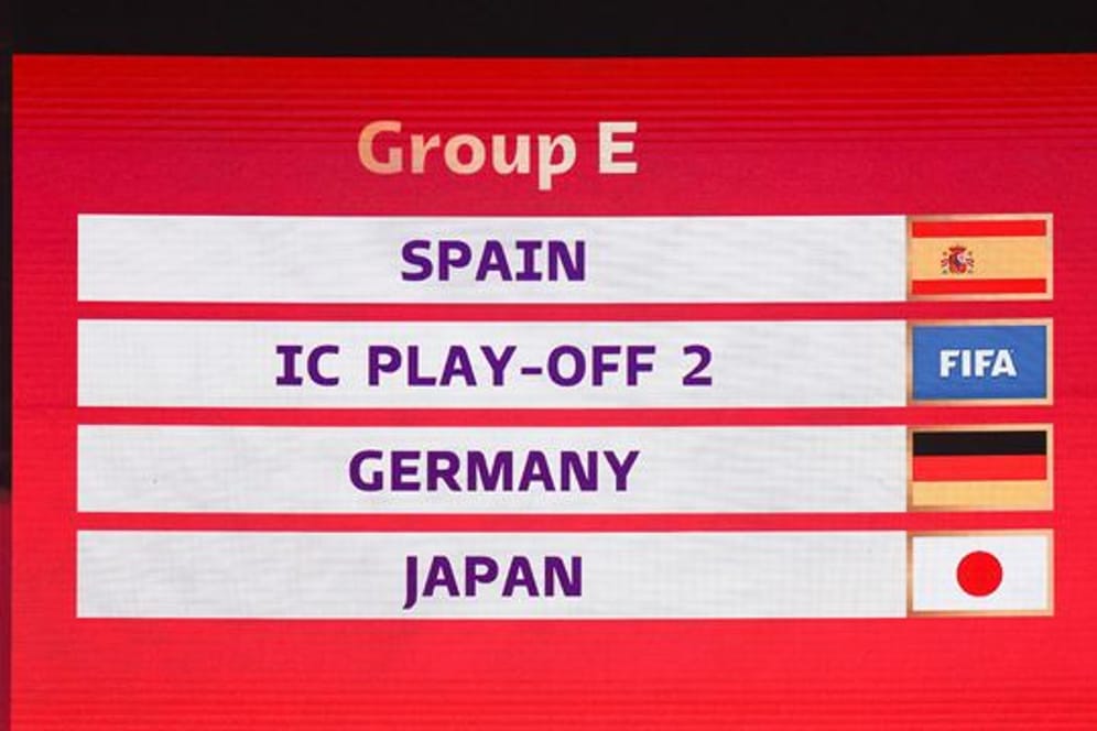 Die Gruppe E mit Spanien, dem Gewinner des Interkontinentalen Play-offs 2, Deutschland und Japan ist auf einer Anzeige zu sehen.