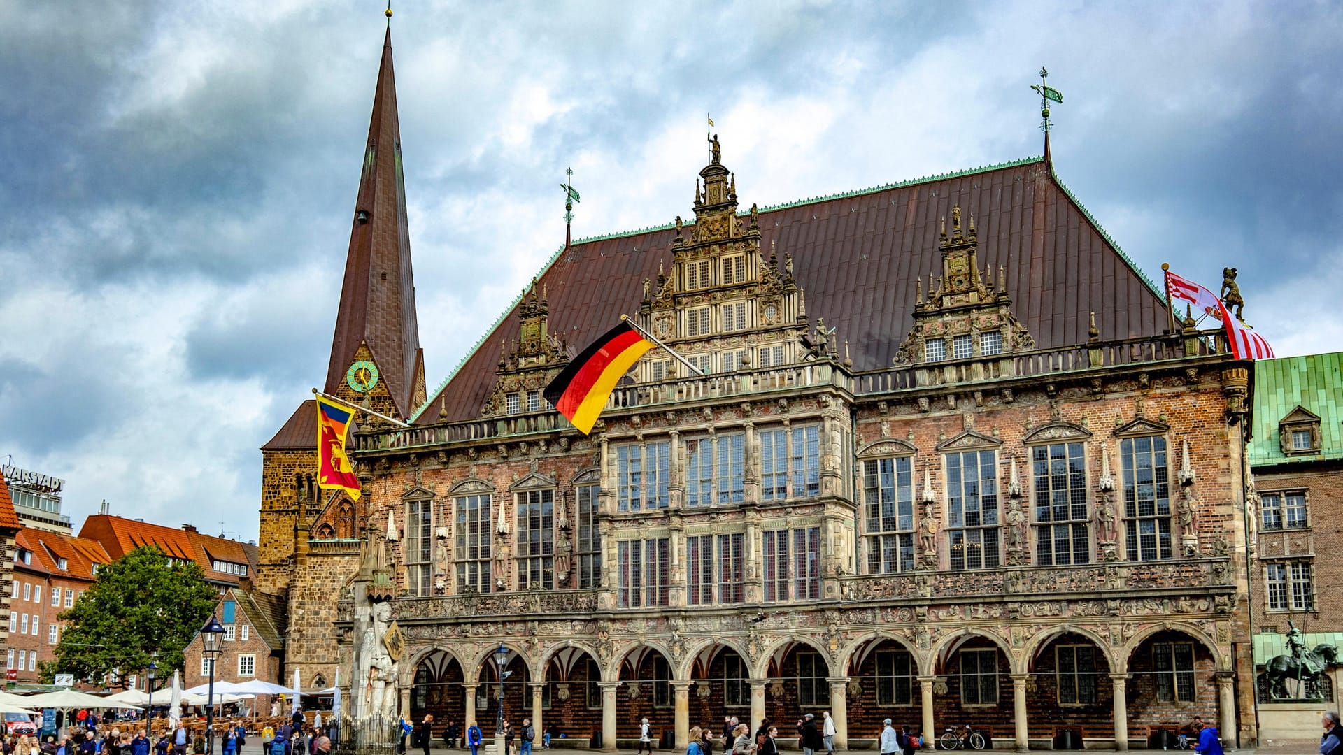 Das Rathaus am Marktplatz in Bremen (Archivbild): Der Senat soll die Regelung prüfen. Das Rathaus am Marktplatz in Bremen (Archivbild): Der Senat soll die Regelung prüfen.