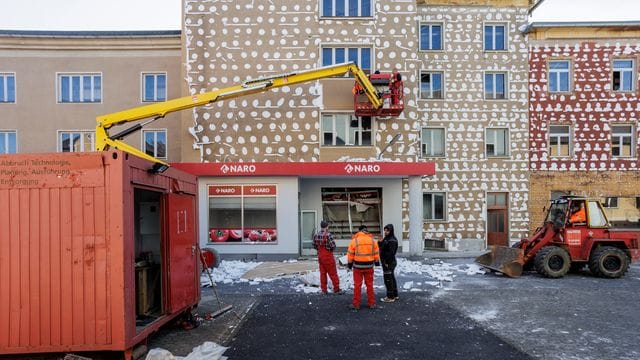 An der "Lindenstraße"-Filmkulisse auf dem WDR-Gelände in Köln-Bocklemünd laufen die Arbeiten zur Entkernung.