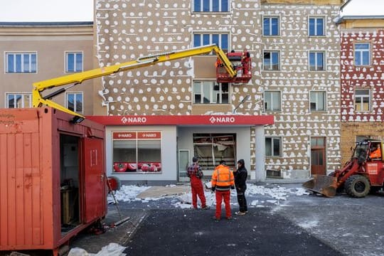 An der "Lindenstraße"-Filmkulisse auf dem WDR-Gelände in Köln-Bocklemünd laufen die Arbeiten zur Entkernung.