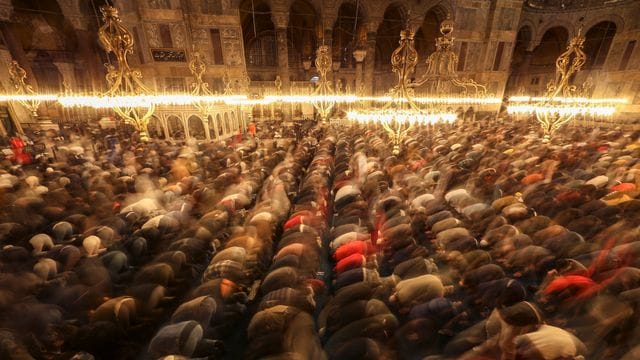 Ramadan (Symbolfoto): Muslime verrichten das erste "Tarawih" Abendgebet des heiligen Fastenmonats. Ramadan (Symbolfoto): Muslime verrichten das erste "Tarawih" Abendgebet des heiligen Fastenmonats.