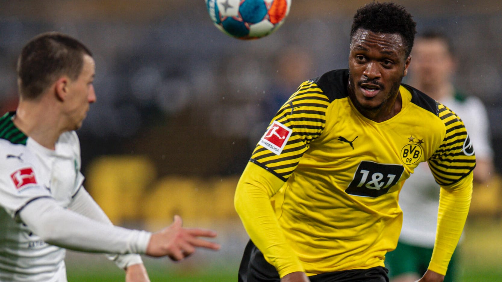 Dan-Axel Zagadou (r.) im Spiel gegen Gladbach: Der Dortmunder kam in der aktuellen Saison nur selten zum Einsatz. Dan-Axel Zagadou (r.) im Spiel gegen Gladbach: Der Dortmunder kam in der aktuellen Saison nur selten zum Einsatz.