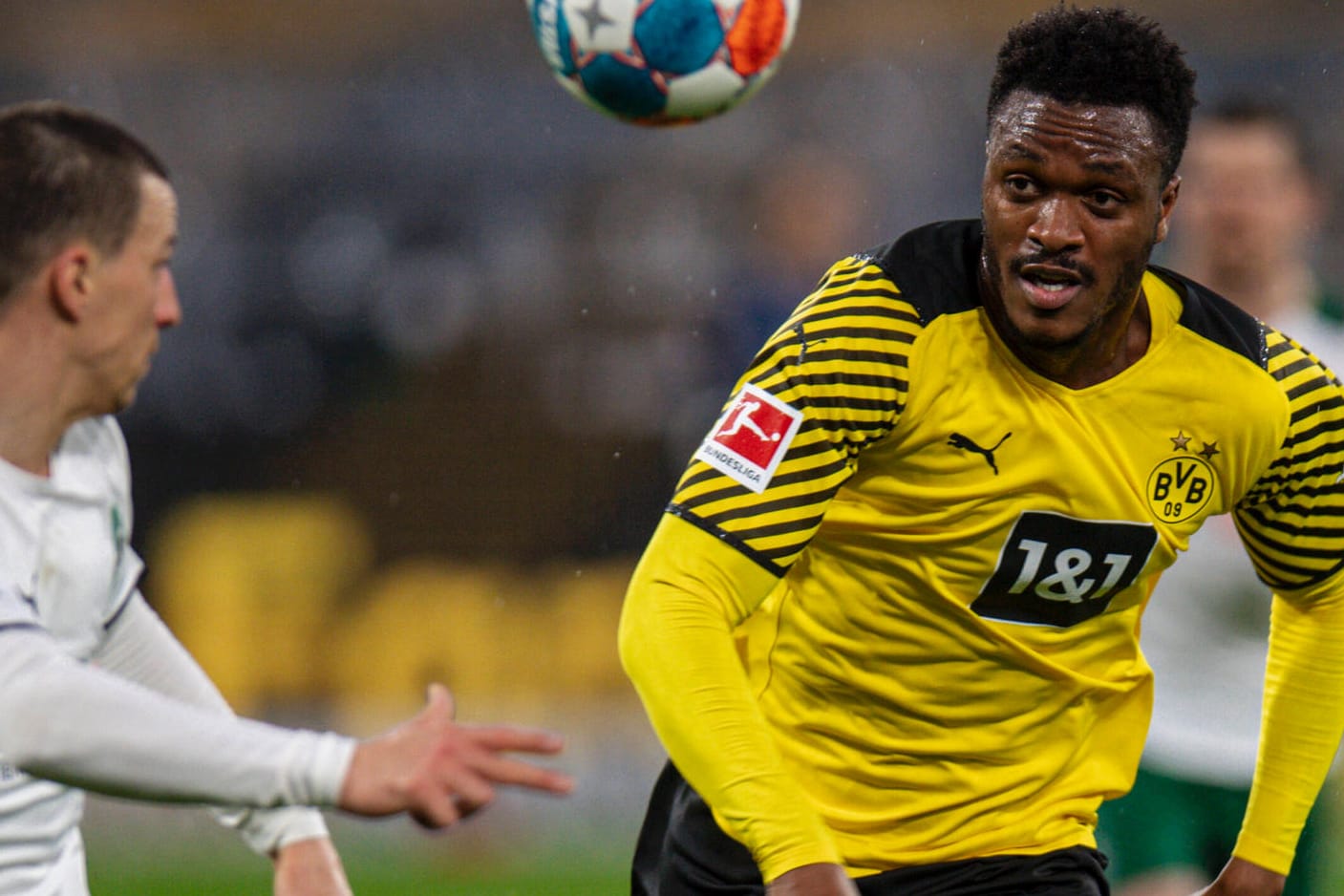 Dan-Axel Zagadou (r.) im Spiel gegen Gladbach: Der Dortmunder kam in der aktuellen Saison nur selten zum Einsatz.