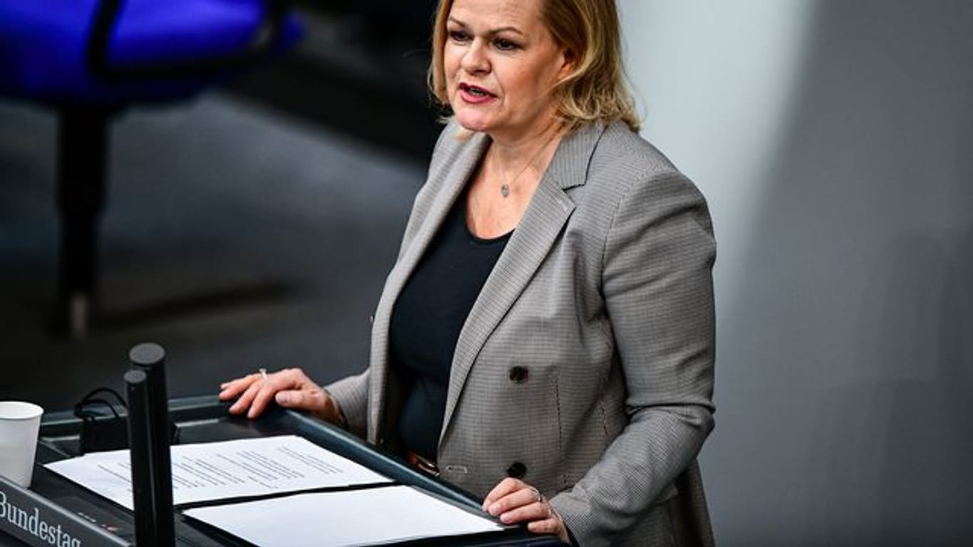 Innenministerin Nancy Faeser von der SPD im Bundestag.