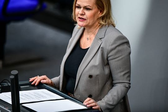 Innenministerin Nancy Faeser von der SPD im Bundestag.