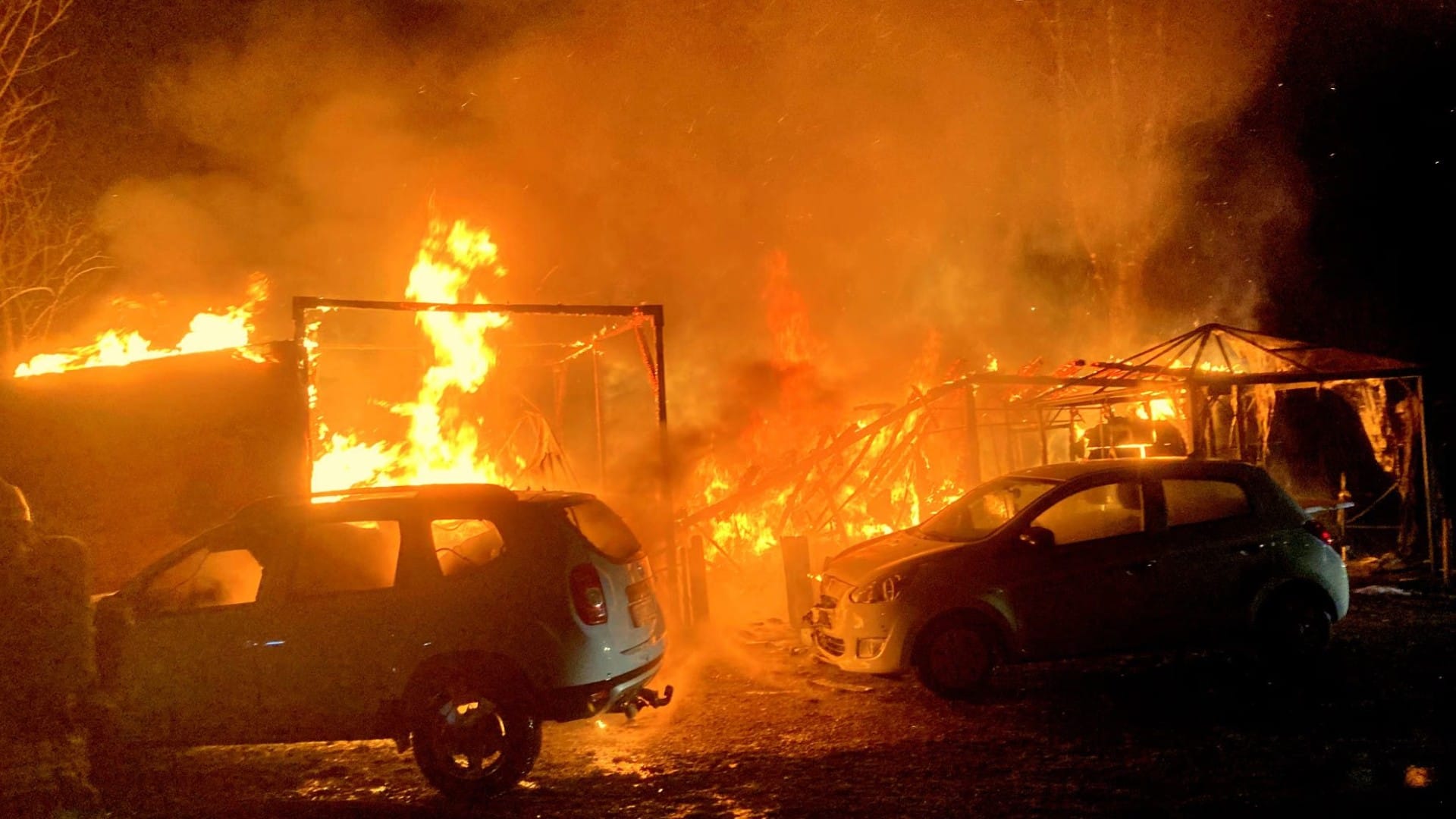 Der Brand auf dem Campingplatz: Mehrere Anrufer meldeten Explosionen.