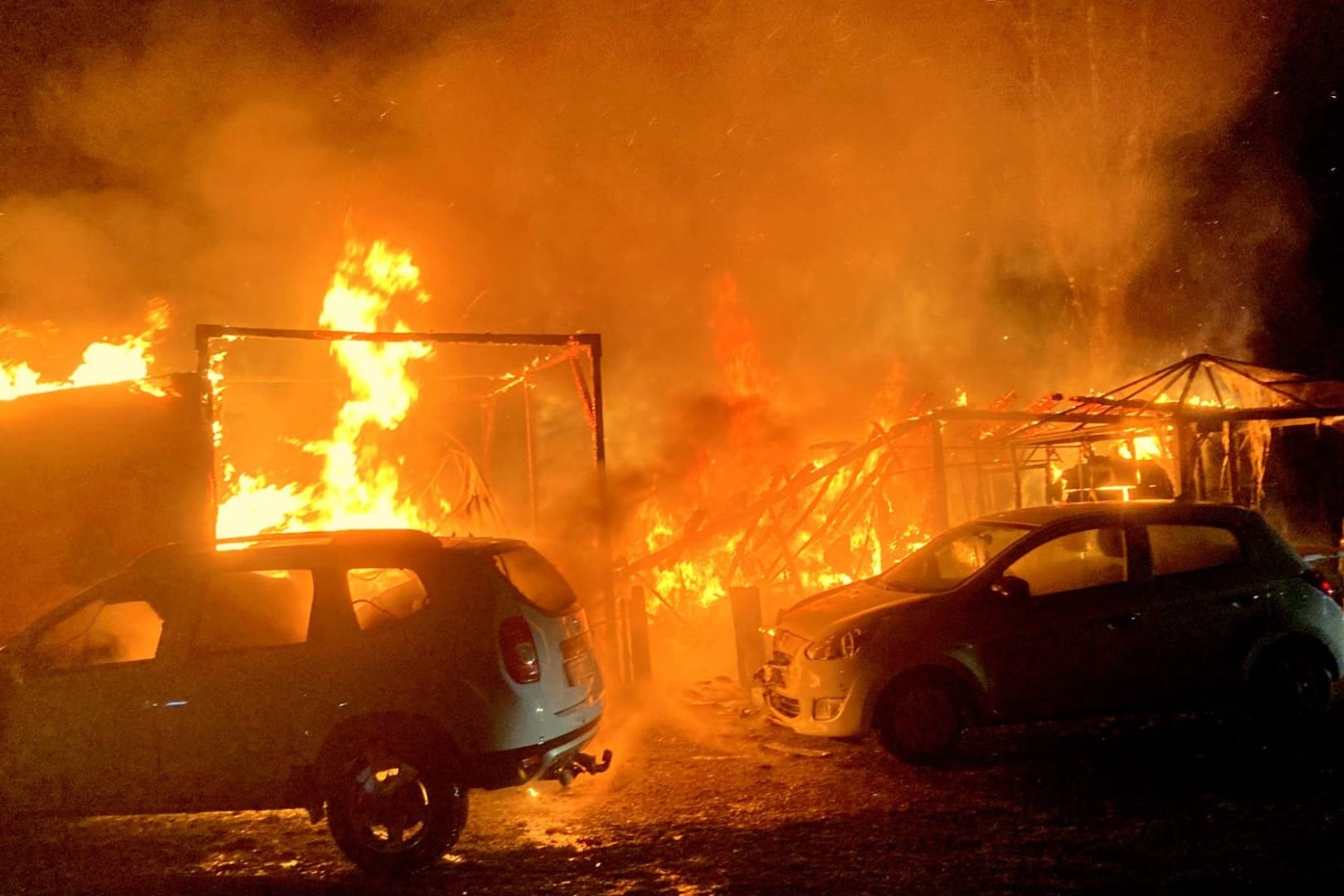 Der Brand auf dem Campingplatz: Mehrere Anrufer meldeten Explosionen.