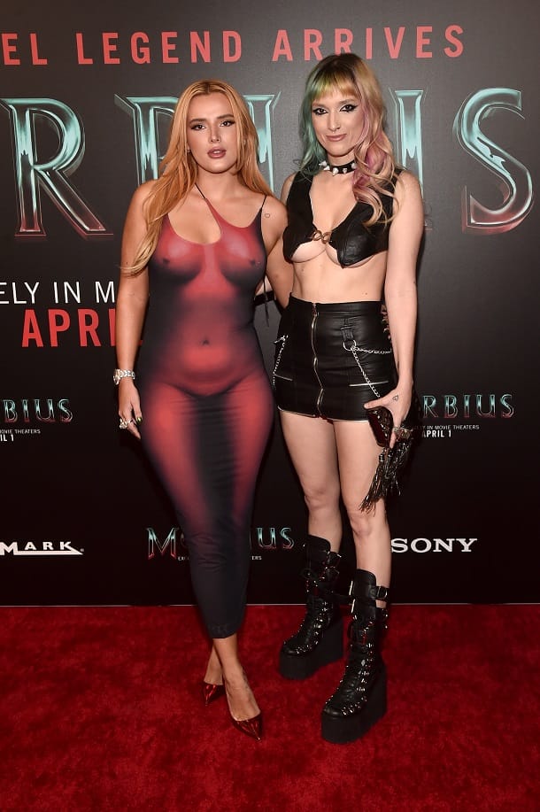 Ausgefallene Outfits: Bella Thorne und ihre Schwester Dani.