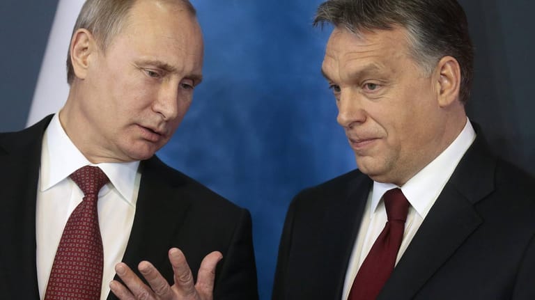 Wladimir Putin and Viktor Orbán: Die Nähe zu Russlands Präsidenten könnte Orbán in den anstehenden Wahlen schaden.