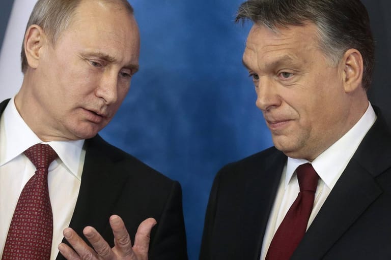 Wladimir Putin and Viktor Orbán: Die Nähe zu Russlands Präsidenten könnte Orbán in den anstehenden Wahlen schaden.