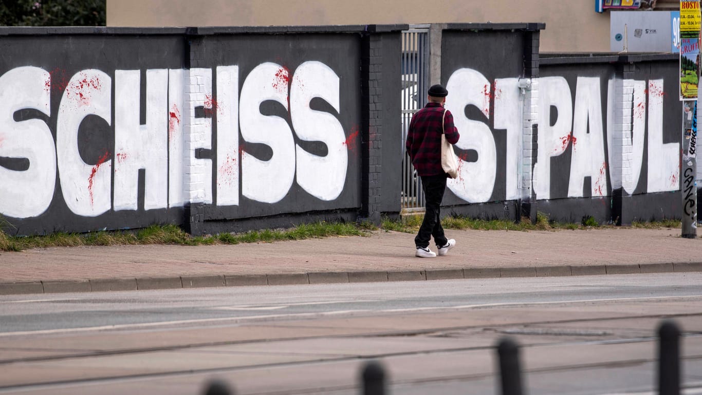 "Scheiss St. Pauli": Ein Bild aus der Rostocker Innenstadt.