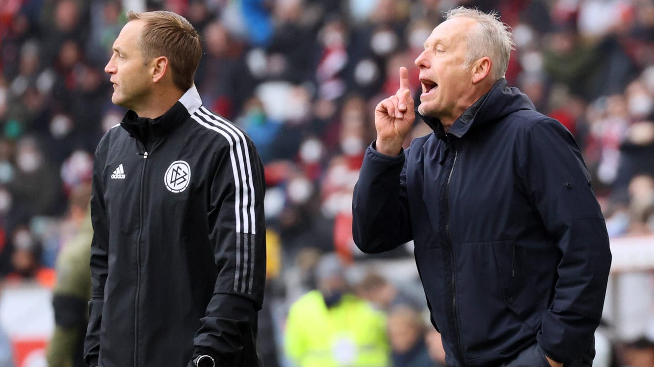 Christian Streich: Der Freiburger Trainer war an der Seitenlinie wieder sehr aktiv.