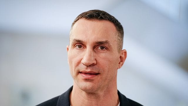 Der frühere Boxweltmeister Wladimir Klitschko ist mit einer Delegation aus Kiew nach Berlin für verschiedene Treffen mit deutschen Ministern gereist.