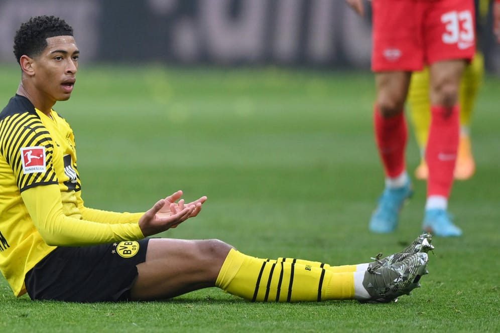 Dortmunds Jude Bellingham am Boden: Der BVB erlebte ein bitteres Spiel in Leipzig.
