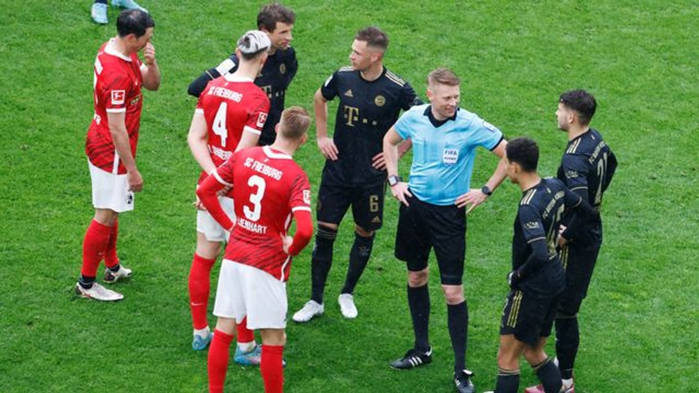 Der Wechselfehler in der Partie des SC Freiburg gegen den FC Bayern München sorgte für viel Diskussionsstoff.