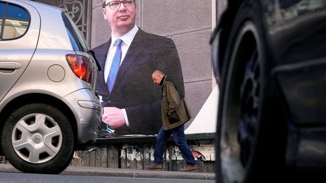 Ein Wahlplakat des amtierenden serbischen Präsidenten Aleksandar Vucic.