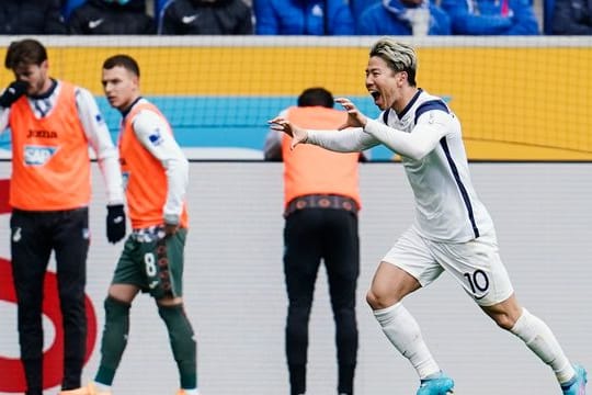 Der Japaner Takuma Asano erzielte zwei Treffer gegen 1899 Hoffenheim.