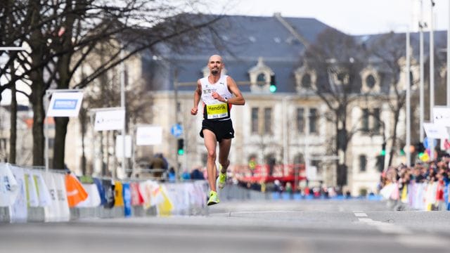 Hendrik Pfeiffer ist der Sieger des Hannover-Marathons.