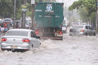 Unwetter in Rio de Janeiro: Die Straßen sind überflutet.