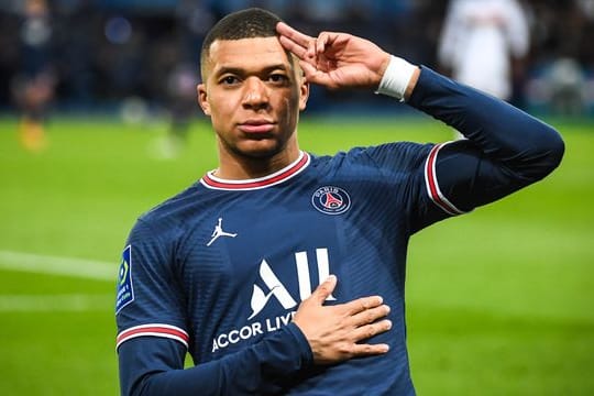 PSG-Stürmer Kylian Mbappé glänzte gegen Lorient als Torschütze und Vorbereiter.