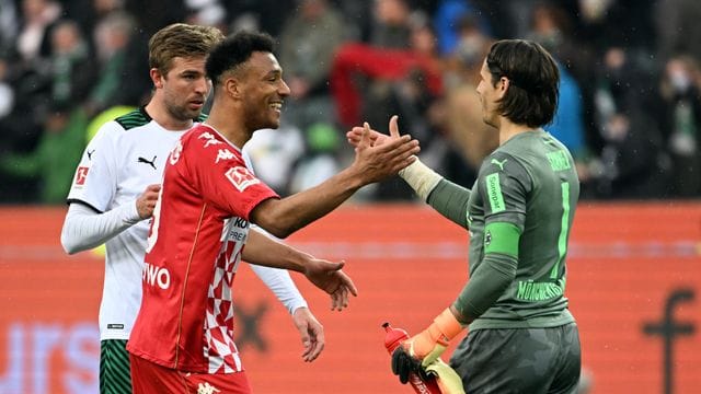 Rettete den Gladbachern gegen Mainz einen Punkt: Torhüter Yann Sommer (r). Rettete den Gladbachern gegen Mainz einen Punkt: Torhüter Yann Sommer (r).