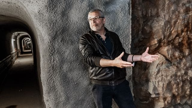 Jörg Andres, Direktor des Museums Helgoland, steht in einem alten Bunkerstollen, der zur Zeit renoviert wird. Jörg Andres, Direktor des Museums Helgoland, steht in einem alten Bunkerstollen, der zur Zeit renoviert wird.