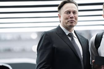 Tesla-Chef Musk bei der Eröffnung seiner Fabrik Grünheide (Archivfoto): Der Unternehmer hat Clubs in Berlin besucht.