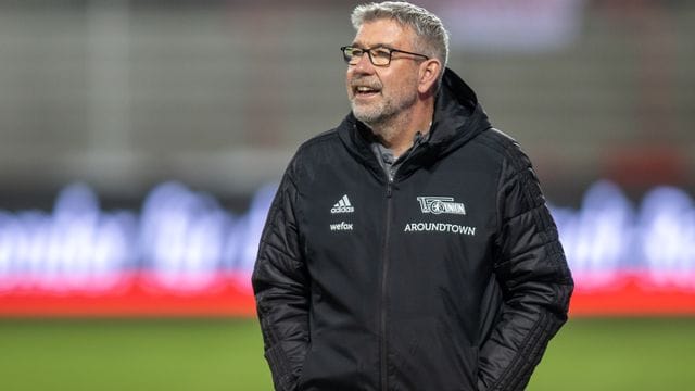 Union-Trainer Urs Fischer würde sich freuen, wenn Hertha BSC in der Bundesliga bliebe. Union-Trainer Urs Fischer würde sich freuen, wenn Hertha BSC in der Bundesliga bliebe.