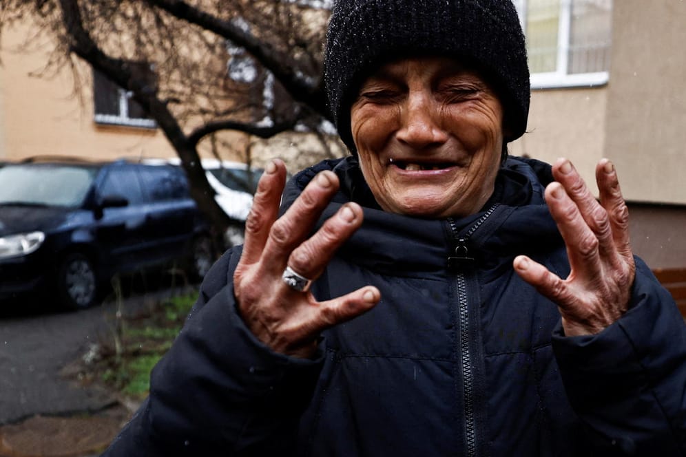 Eine Einwohnerin von Butscha berichtet von Tötungen: Ihr Mann wurde nach ihren Angaben von russischen Truppen umgebracht.