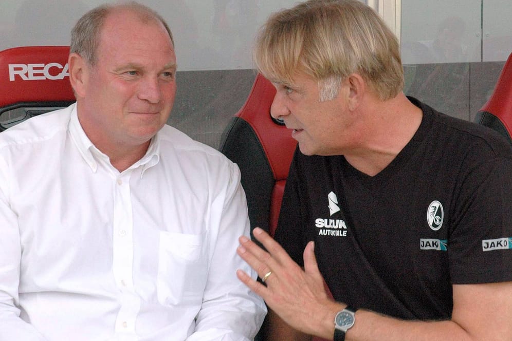 Der damalige Bayern-Manager Hoeneß (l.) und der damalige Freiburg-Trainer Finke im Jahr 2004.