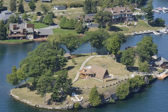 Blick auf eine Insel in den USA, die zum Verkauf steht.