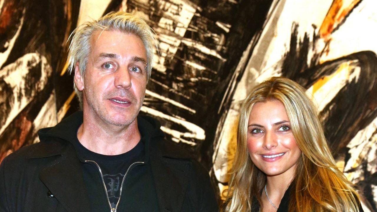 Till Lindemann: Der Frontsäger der Band Rammstein führte von 2011 bis 2015 mit dem Model eine On/Off-Beziehung. Während dieser Zeit ließ sich Sophia Thomalla das Gesicht des Musikers auf den Unterarm tätowieren.