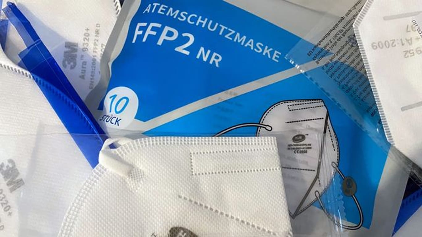 Ein Gericht entschied, dass ein Hartz-IV-Empfänger keinen Anspruch auf 20 FFP2-Masken pro Woche hat.