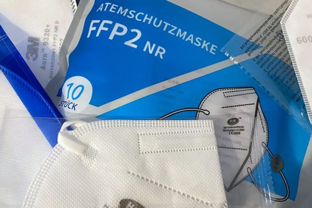 Ein Gericht entschied, dass ein Hartz-IV-Empfänger keinen Anspruch auf 20 FFP2-Masken pro Woche hat.