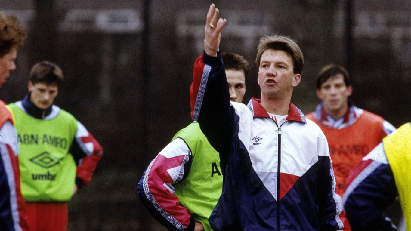 Louis van Gaal in Aktion: 1991 übernahm er Ajax als Cheftrainer und führte den Klub direkt zum Triumph im Uefa-Pokal.