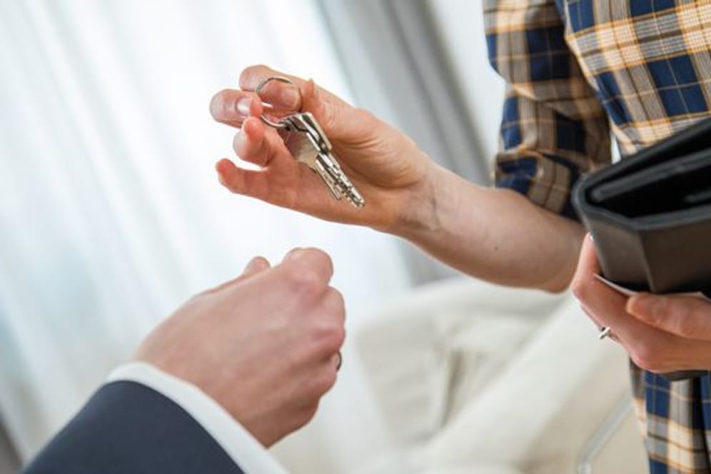 Ohne Zustimmung des Mieters darf ein Vermieter keinen Schlüssel zur Wohnung zurückhalten.