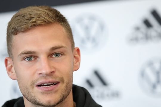 Der Fußball-Profi Joshua Kimmich freut sich über Nachwuchs.