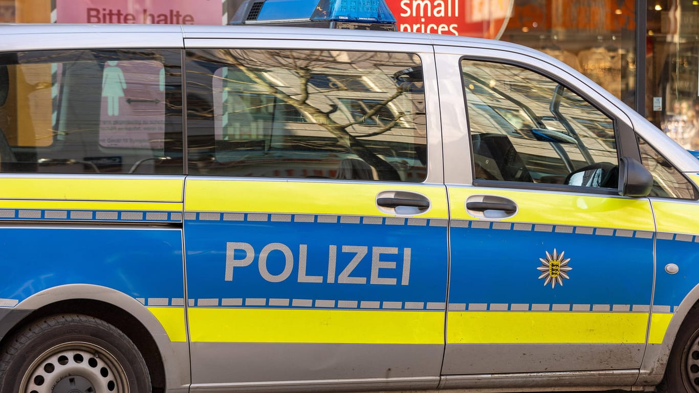Ein Polizeiwagen in Stuttgart (Archivbild): Zeugen werden gebeten, sich an die Polizei zu wenden.