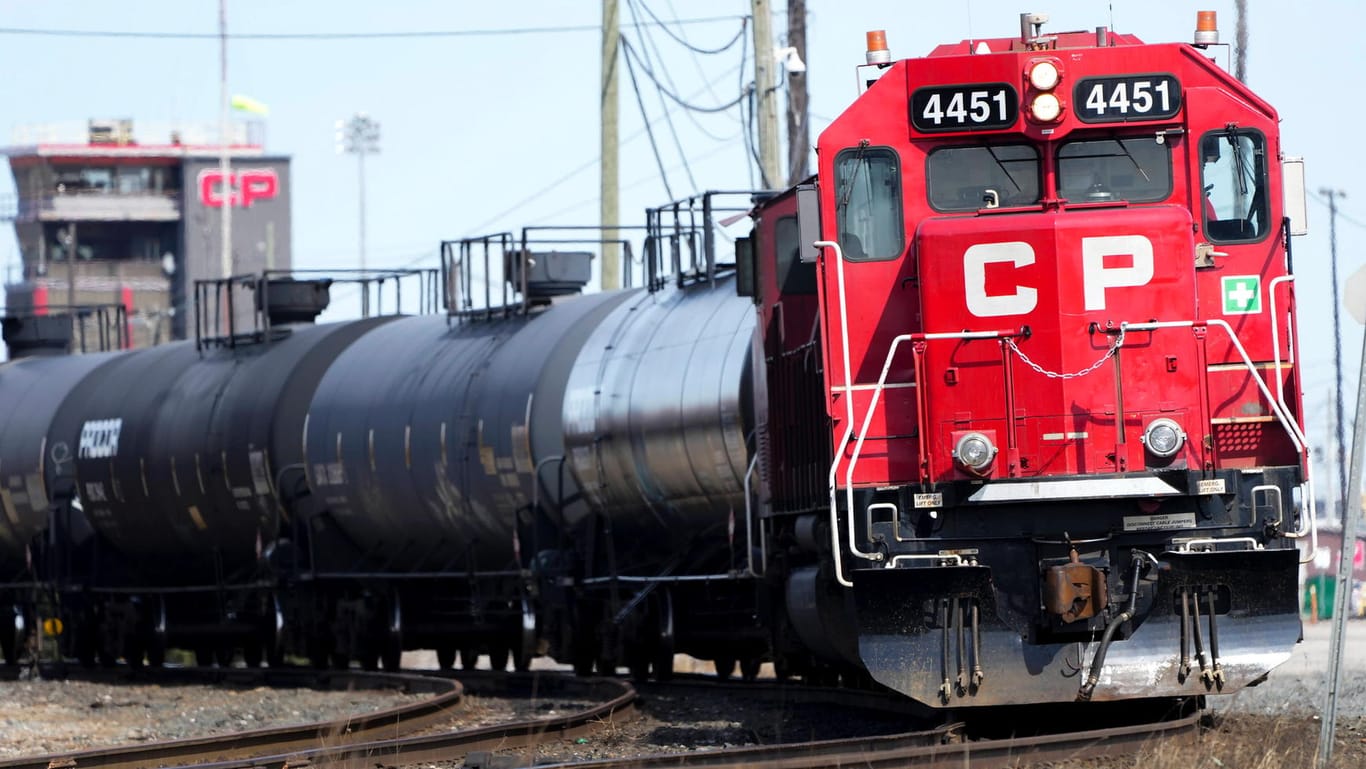 Güterzug der Canadian Pacific Railway: Auch in Bahngesellschaften lässt sich oftmals investieren.
