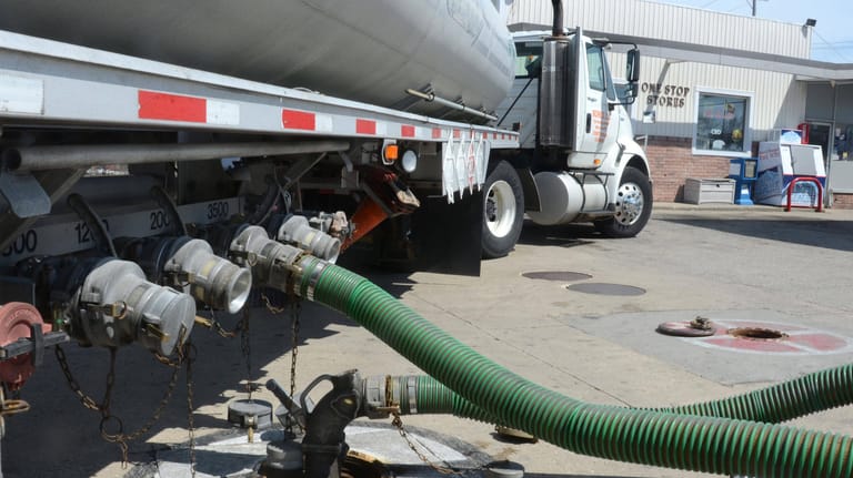 Tank-Lkw in Wisconsin, USA: Auch der Öl- und Sprittransport zählt zur Infrastruktur.