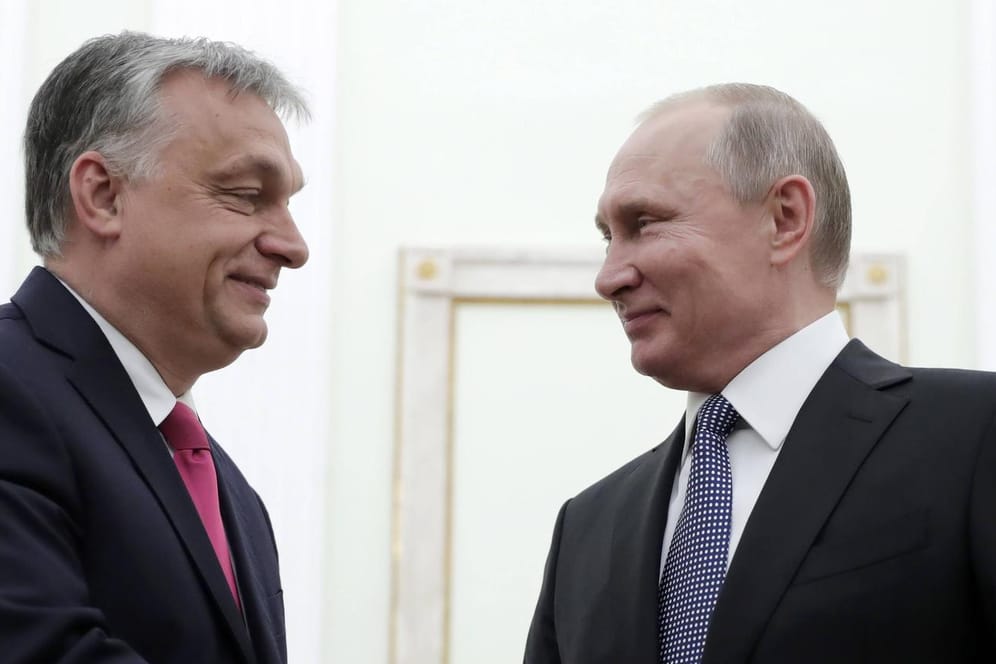 Viktor Orbán und Wladimir Putin: Der ungarische Ministerpräsident hat trotz des Ukraine-Kriegs weiter seine Nähe zum Kreml betont. (Archivfoto)