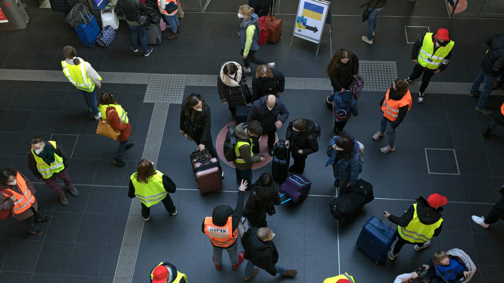 Geflüchtete und Helfer am Berliner Hauptbahnhof (Archivbild): Beide Männer waren der Polizei bereits bekannt.