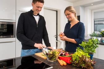 In einer sauberen Küche haben Bakterien beim Zubereiten der Lebensmittel keine Chance.
