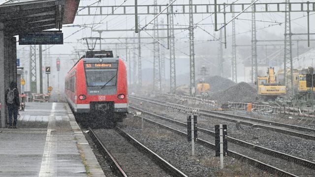 Den öffentlichen Personennahverkehr zukunftsfähig machen - das ist das Ziel des "Intensivprogramms Schiene".