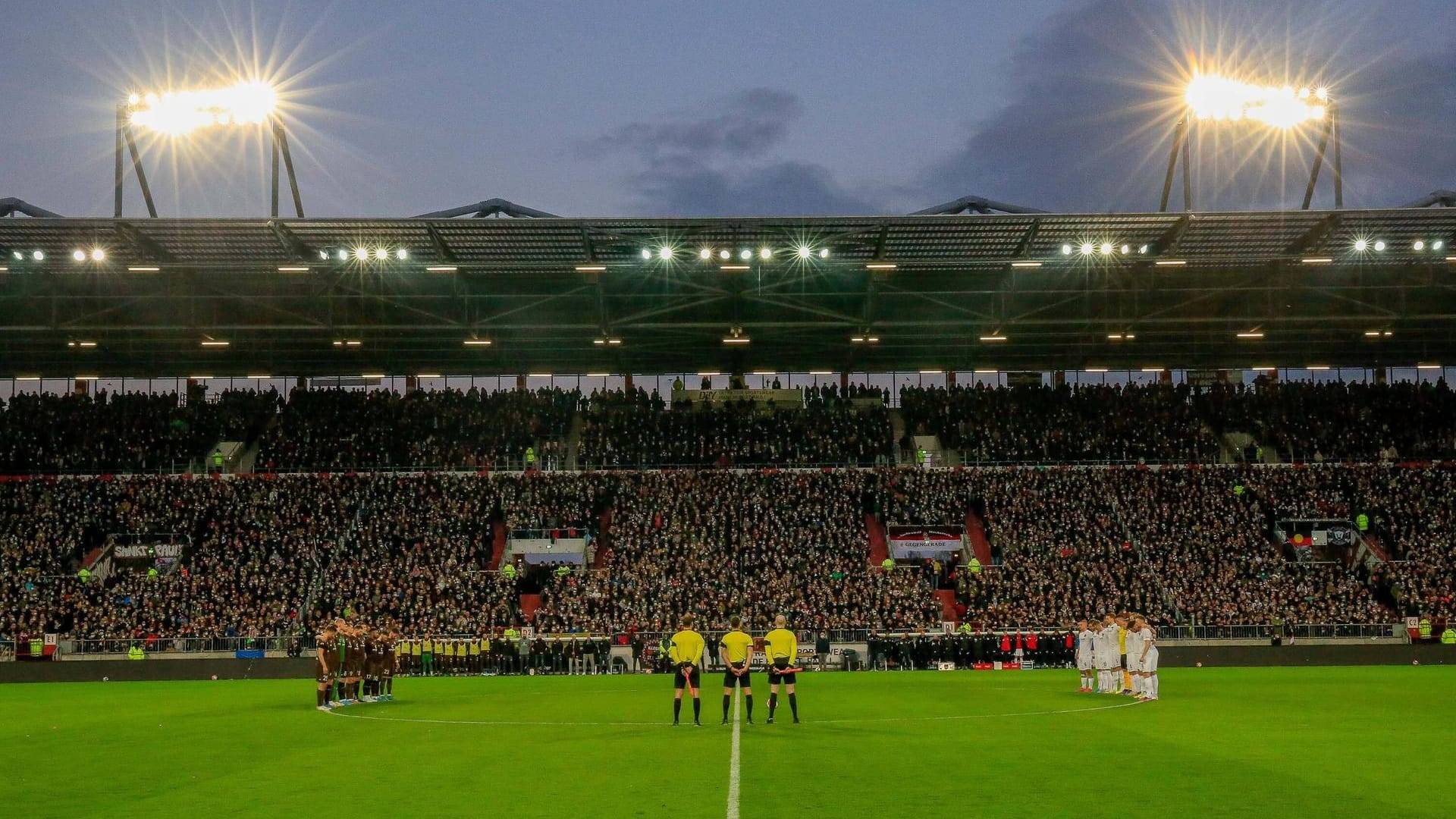 Teams und Fans im Millerntorstadion (Archivbild): Der Zutritt ist nur Geimpften und Genesenen erlaubt. Teams und Fans im Millerntorstadion (Archivbild): Der Zutritt ist nur Geimpften und Genesenen erlaubt.
